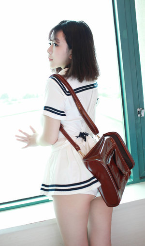 一个上面添一个在下面日